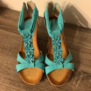 Turquoise Patrizia Sandal with a small wedge